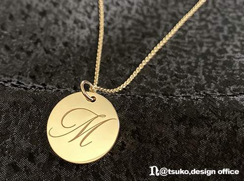 ♡ラブリークロッシェ★プロフ更新必読です 新品 K18YGペンダントトップ TRIDEA JEWELRY K18 愛 漢字モチーフペンダントトップ5g 赤/黒
